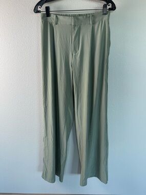 NWOT Vuori Villa Trouser Pants Laurel Green Wide Leg Women’s Size Medium